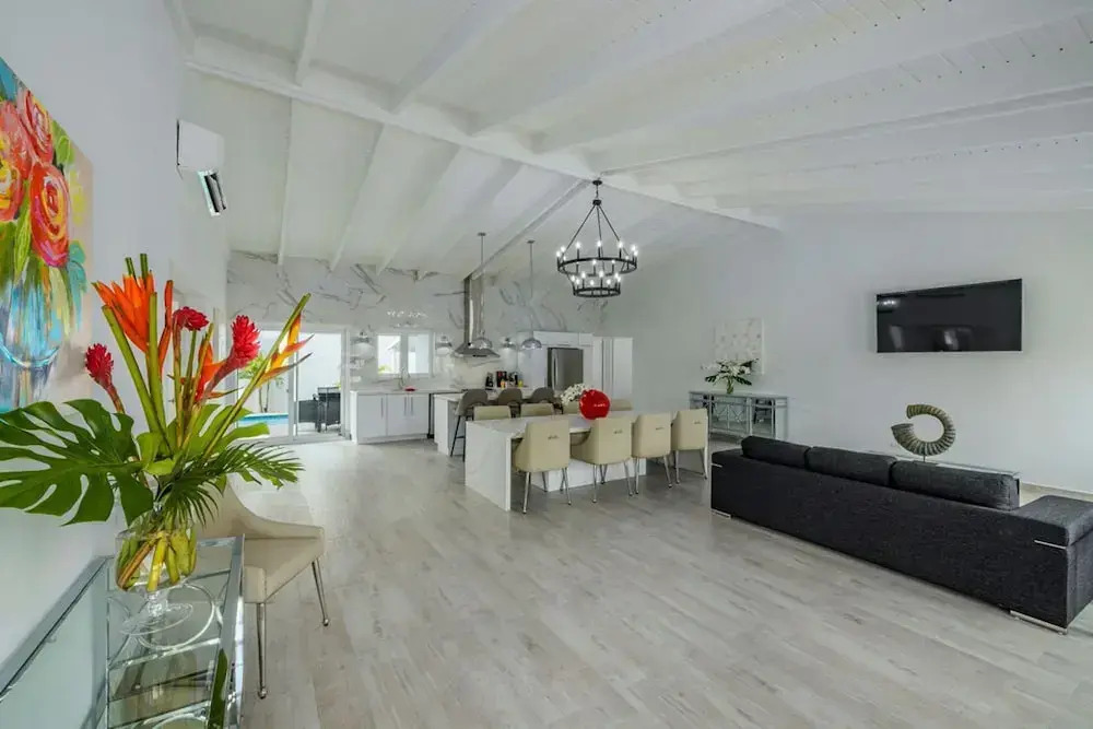 NEW 5BR Villa w Privatepool 3min to Eagle Beach