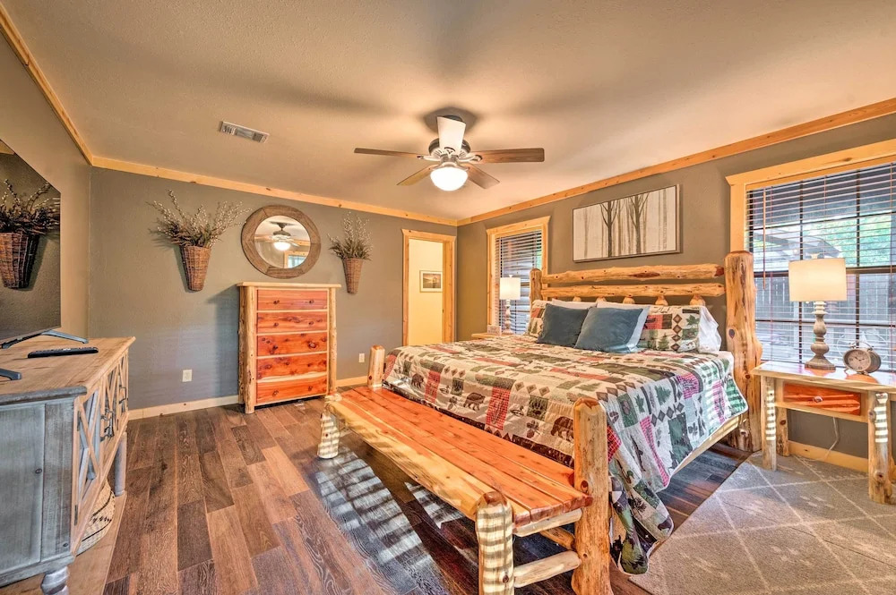 Broken Bow Retreat on 2 Acres w/ Hot Tub & Deck!