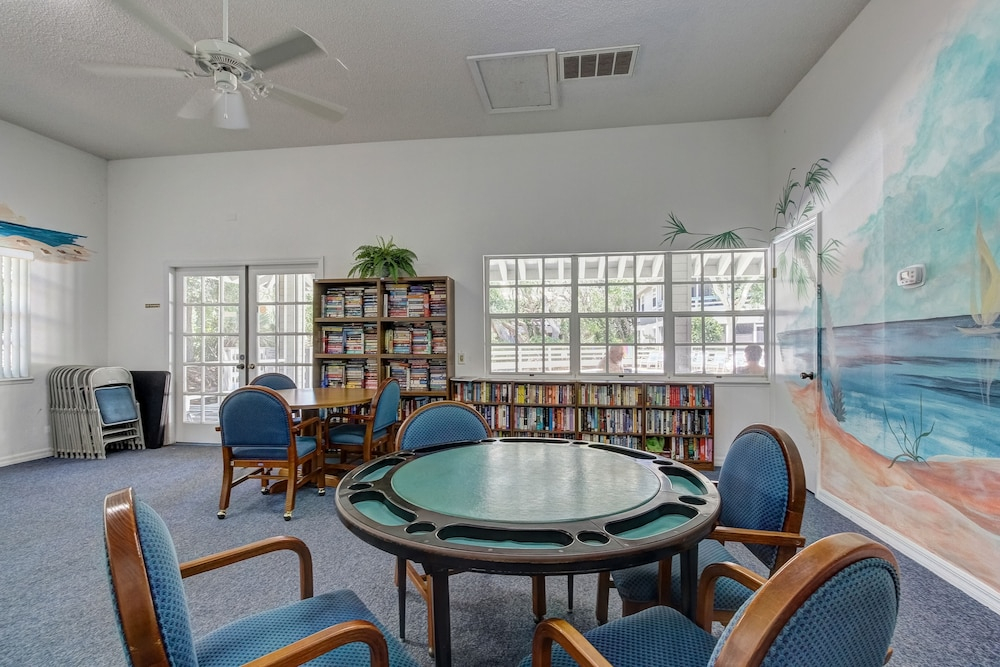 Sea Woods Condo 131 - Coastal Hide Away