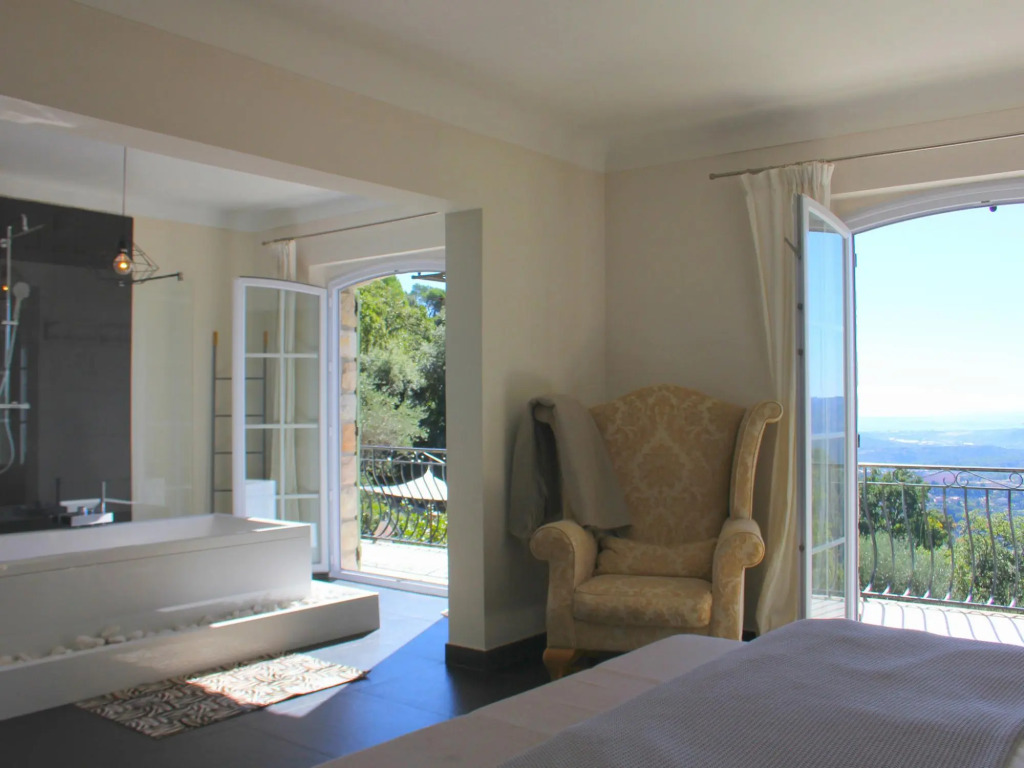 Villa in Grasse With Private Pool