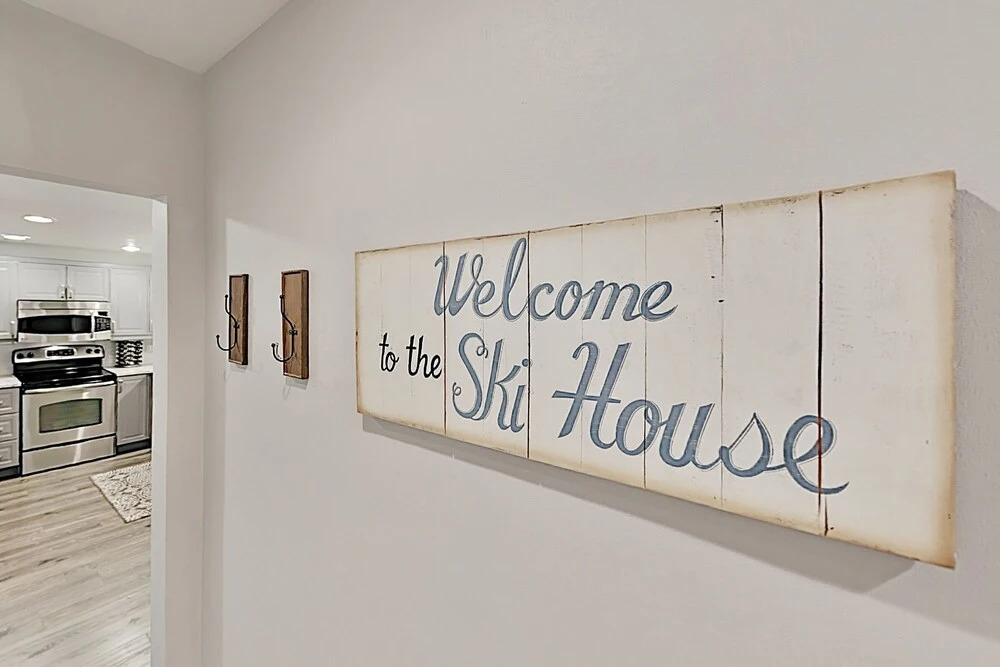 Ski-in, Ski-out At The Ge With Heated Pool Studio Bedroom Condo