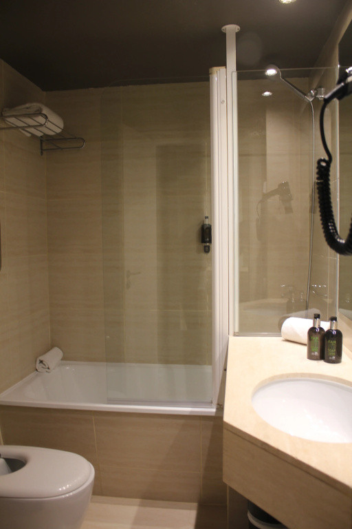 Pol & Grace Hotel