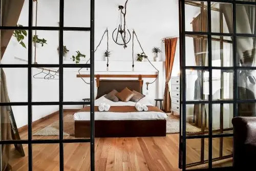 Attic Downtown by CityLife Suites