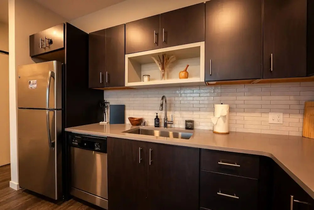 Gated Parking DT 2BR w City View Gym Access