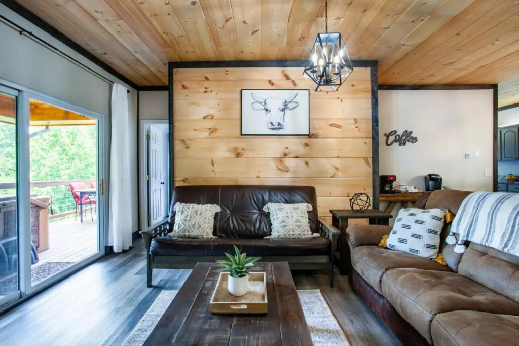 Pine Cove Cabin - Hot Tub, Game Room, Theater Room