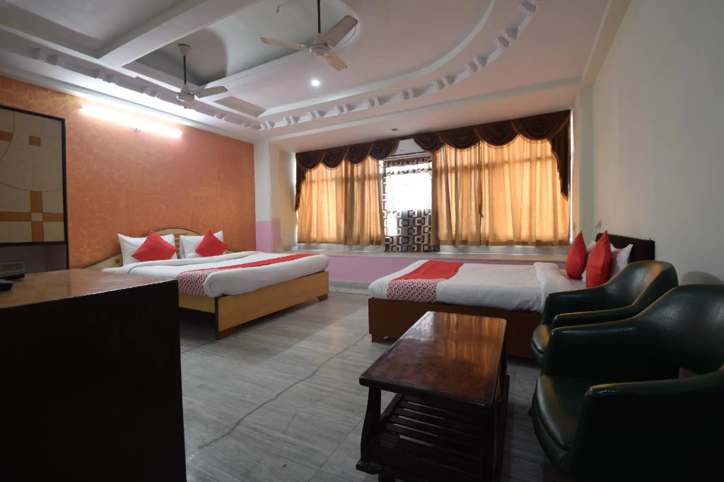OYO 29398 Hotel Pax Inn