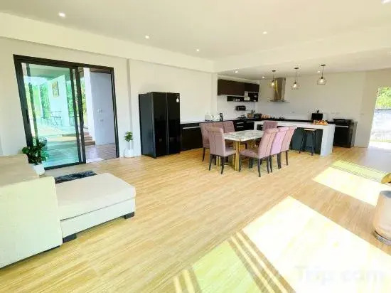 Spacious Private Villa Modern Style near beach