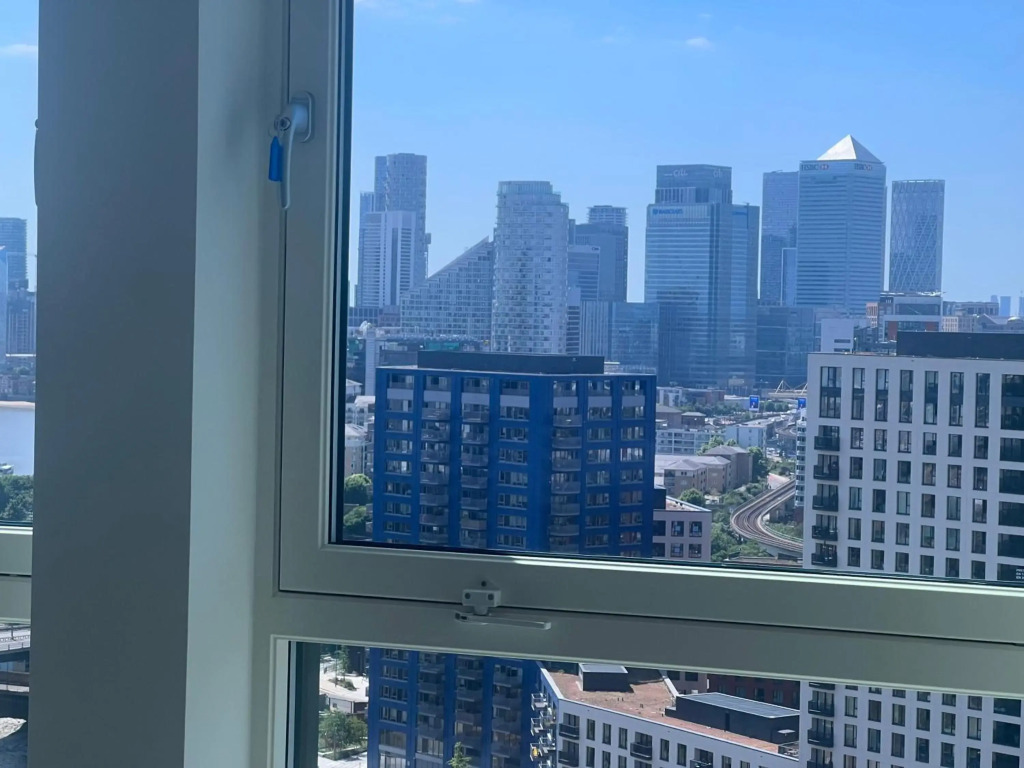 Luxury penthouse with stunning views near Canary Wharf