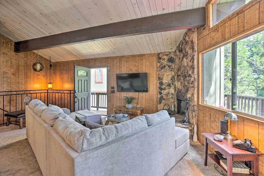 Lake Arrowhead Cabin w/ Mid-century Charm!