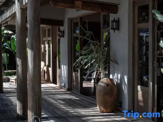 Yunnan Tengchong Beihai Granary Hot Spring Resort Hotel