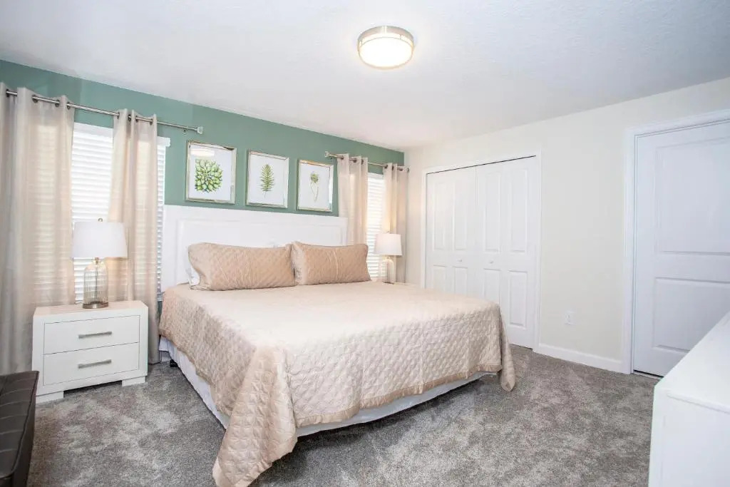 Marvelous 4 Bedroom w/ Screened Pool Close to Disney 4977