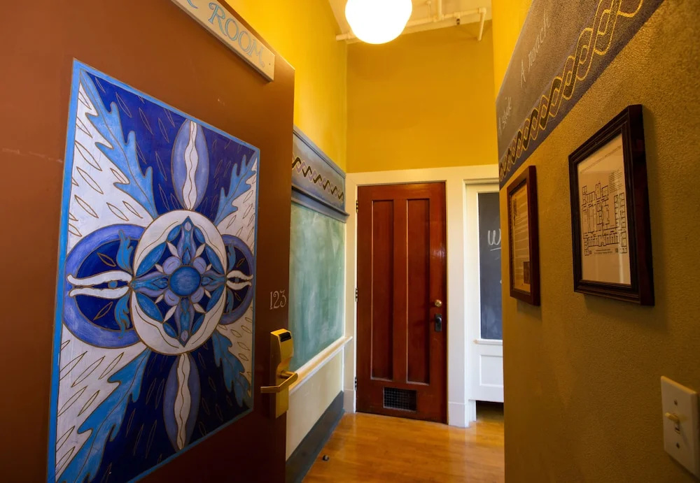 McMenamins Kennedy School