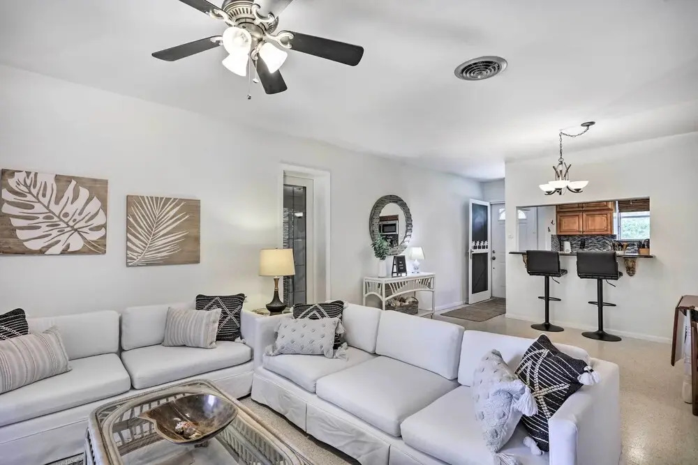 Vibrant Stuart Getaway w/ Private Hot Tub!