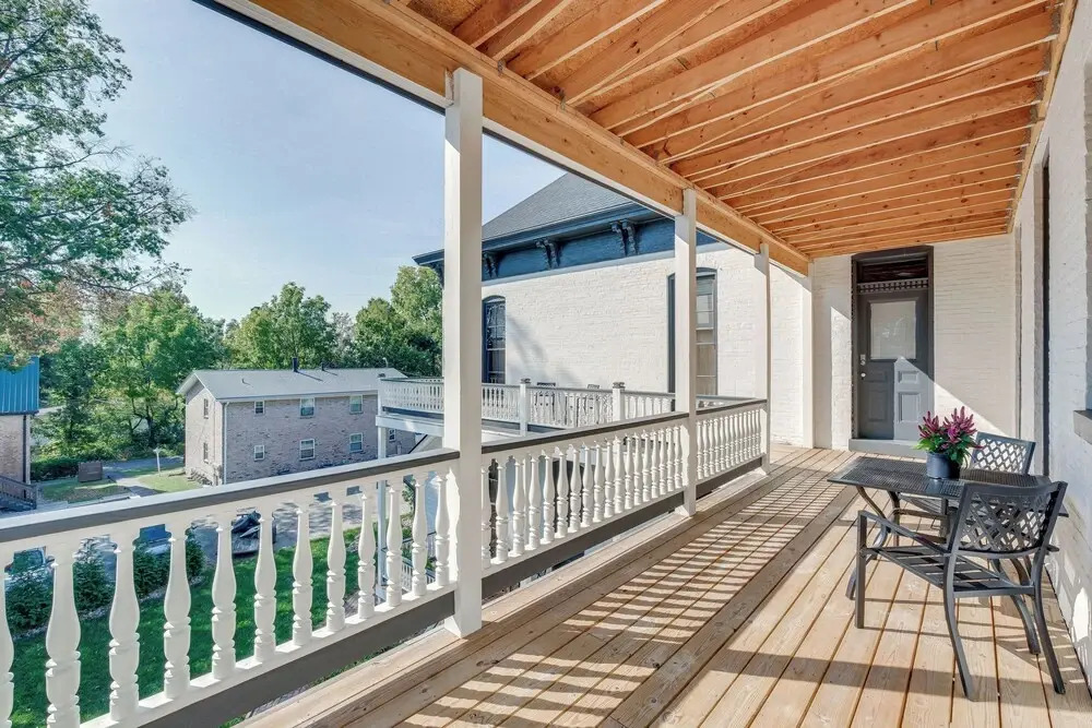 Chic & Historic Apartment ~ 6 Mi to Louisville!