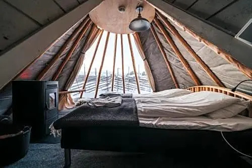 Holmen Husky Lodge