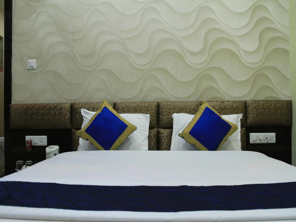 OYO 7790 Hotel Royal Height