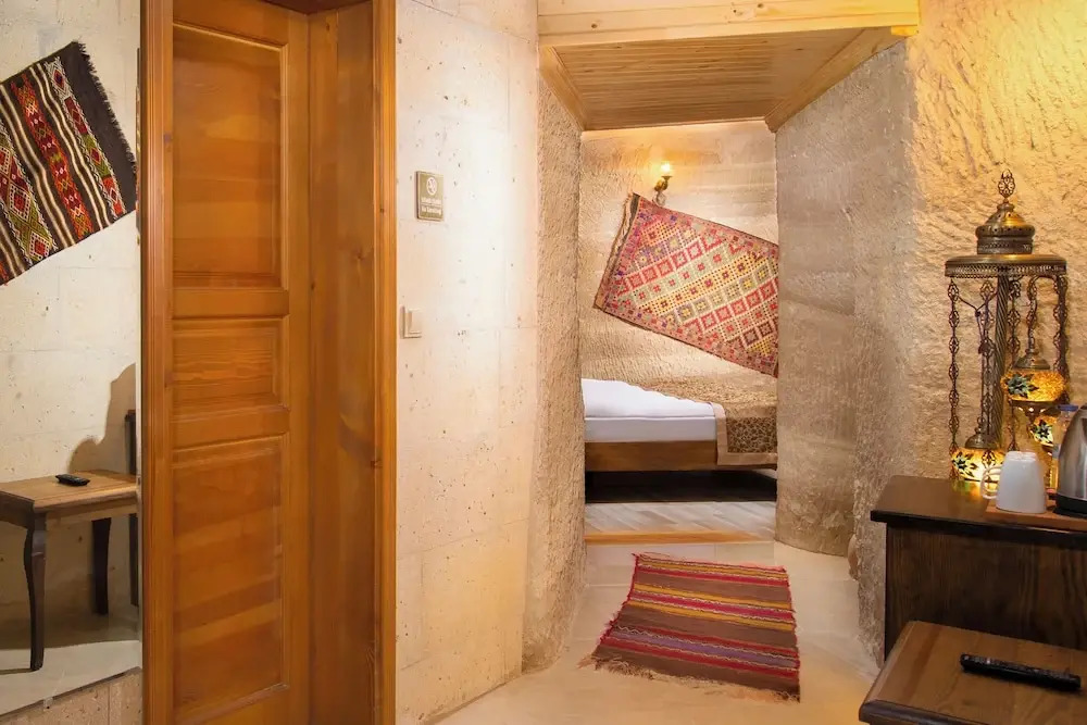Sarnich Cave Suites