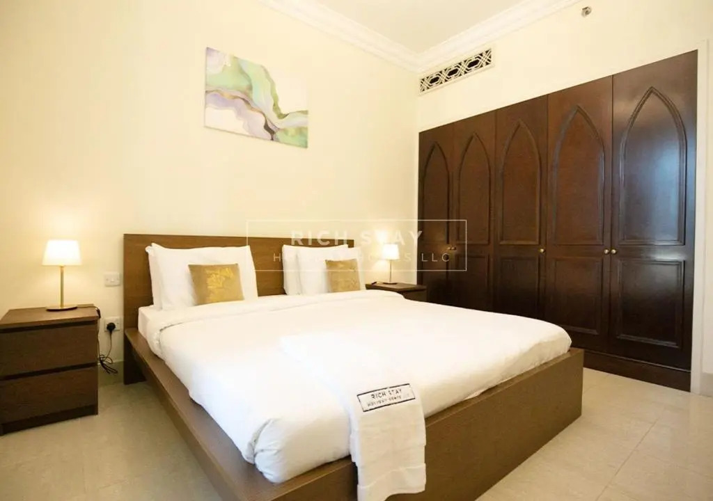 Spectacular 2BR in Souk Al Bahar, Downtown with Burj & Dubai Mall view by Rich Stay