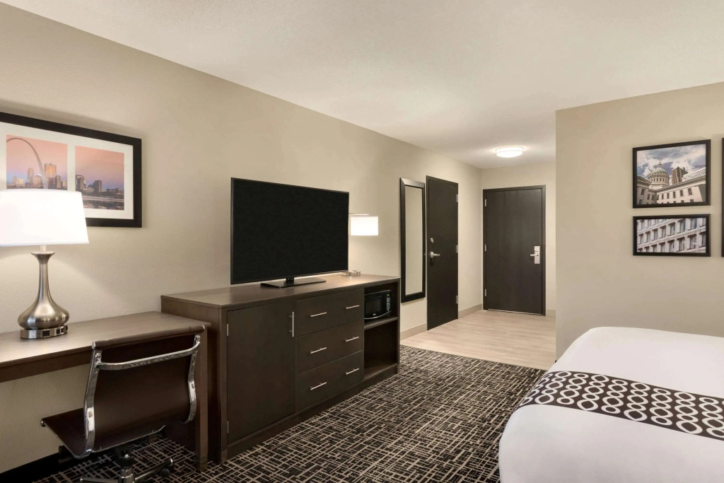 La Quinta Inn & Suites by Wyndham St Louis Route 66