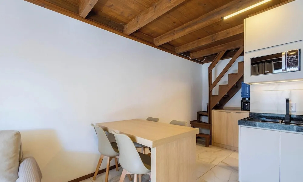 Comfortable and Sophisticated Accommodations Just Minutes From the Beach - VIL