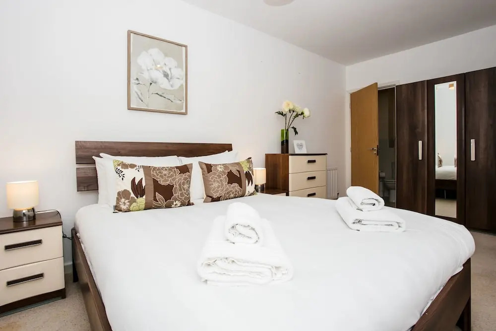 2 Bedroom Flat with Patio Sleeps 4
