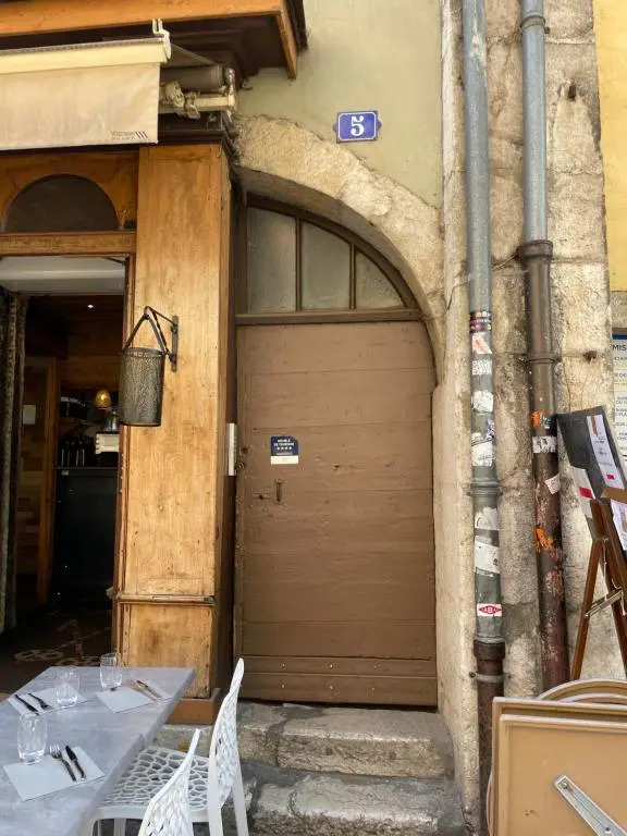 Annecy Sainte Claire proche Gare-Lac Duplex 4e étage 4ou6 pers Meublé 3 étoiles