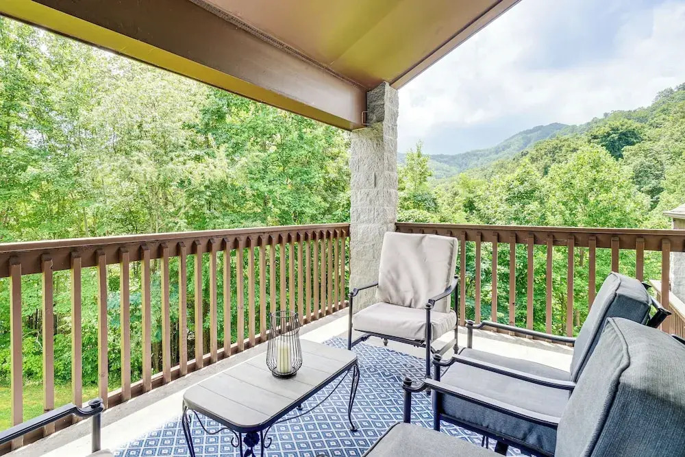 Ski, Hike & Explore: Mtn-view Haven in Gatlinburg!