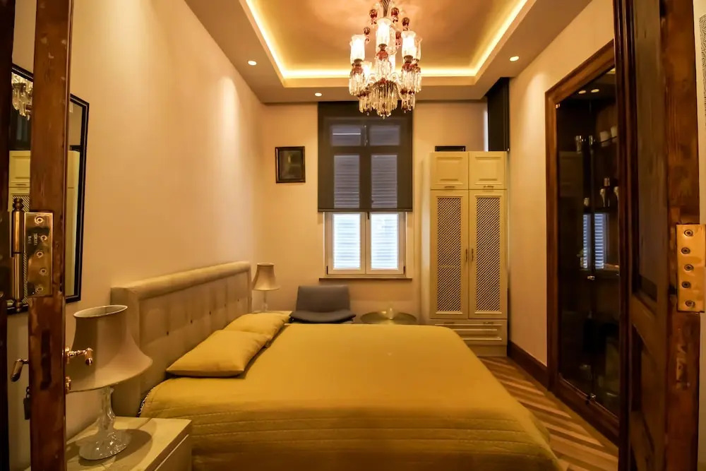 Maroon Residence