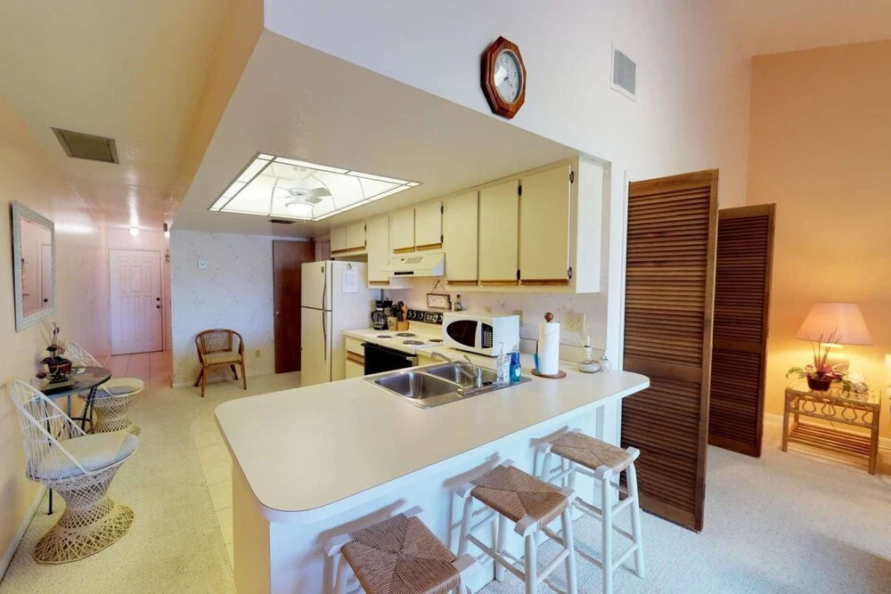 15120 Riverbend Blvd #605