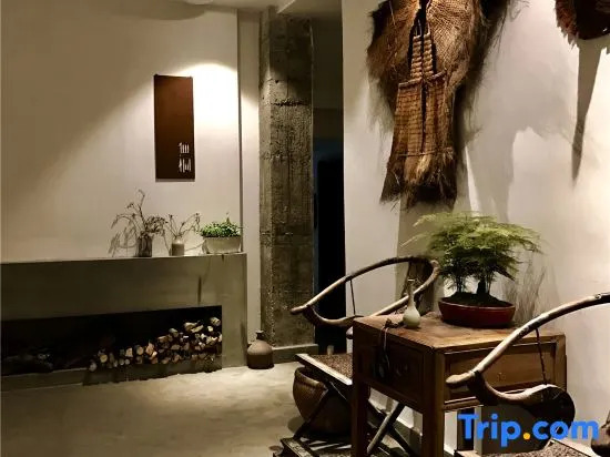 Wutong Banshan Hostel