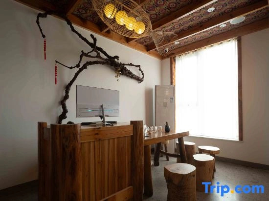 Mo Shanju Swimming Pool Courtyard homestay(Zhangjiajie Tianmen Mountain Branch)