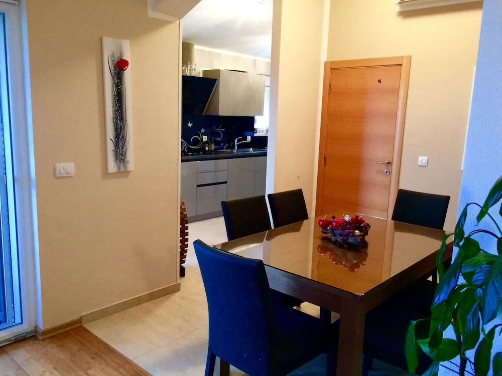 Apartments Four You-with sea view