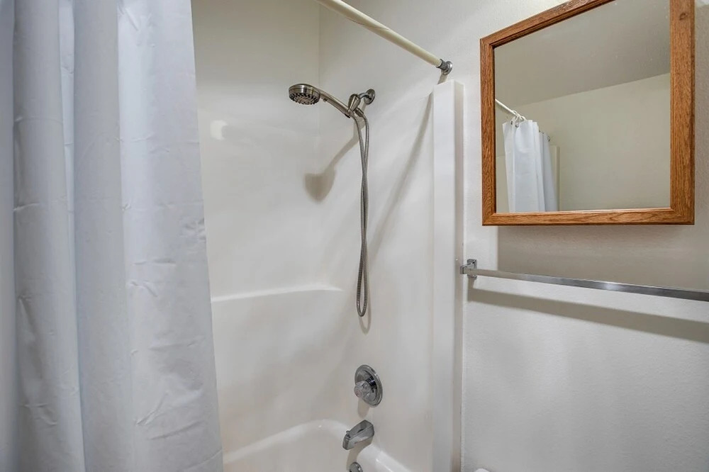 06SW - Fireplace - W/D - Kitchen - Sleeps 5