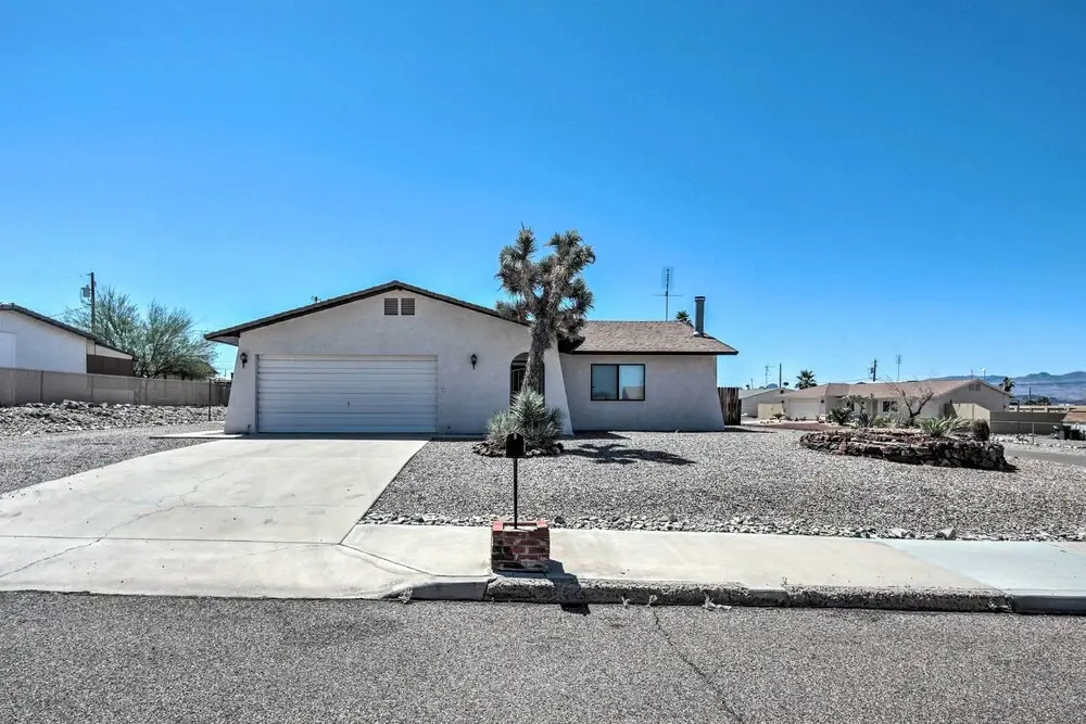Lake Havasu Home w/ Pool - 2 Miles to Waterfront!