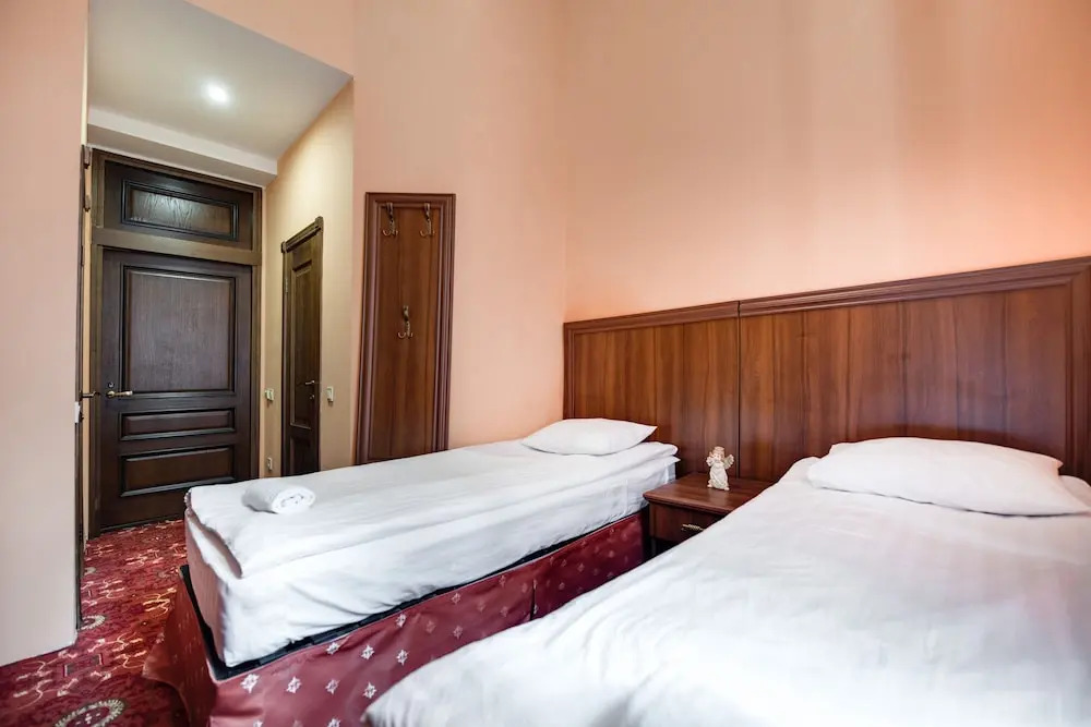 Deluxe Hotel