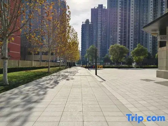 Tiantian Youxi Hotel (Zhengzhou Zhengshang Apartment Mingzhu Fengzhuang Metro Station Branch)