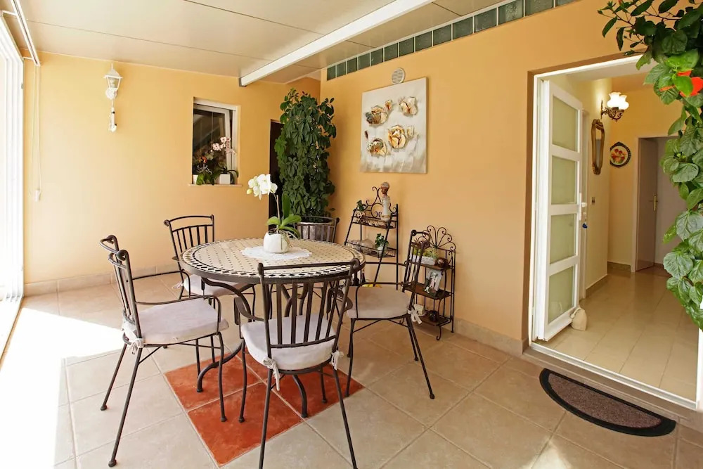 Sunshine Apartment Doda