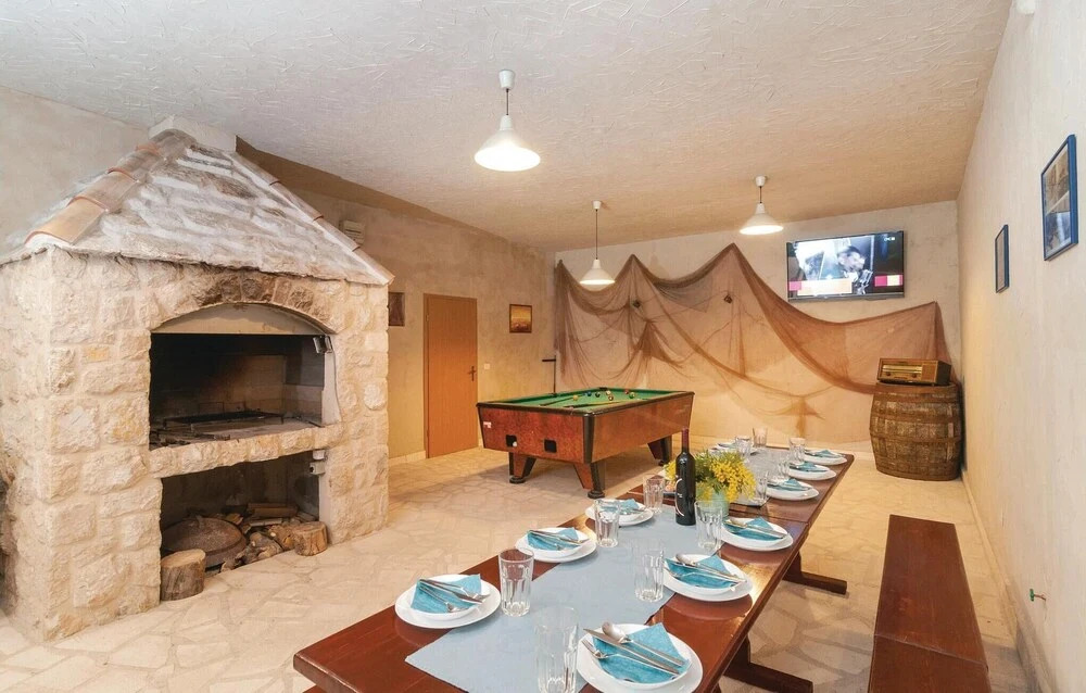 Awesome Home in Omis With Wifi and 6 Bedrooms