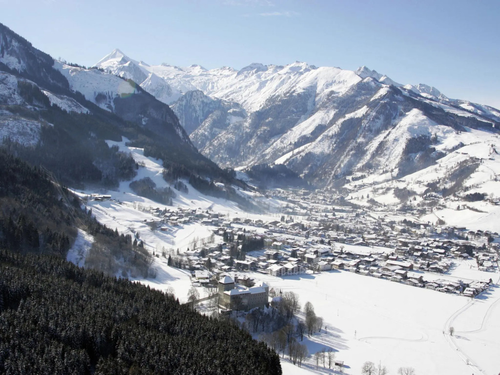 Spacious Apartment near Ski Area in Niedernsill