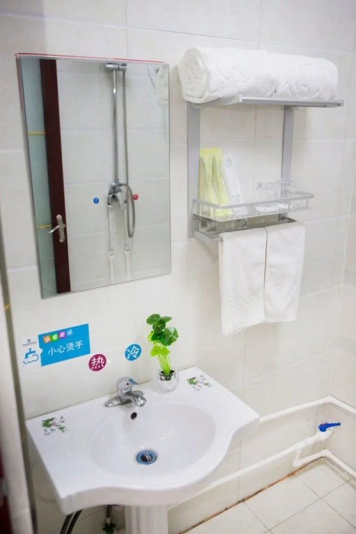 Yijie Holiday Hotel  Laiyuan Baishishan