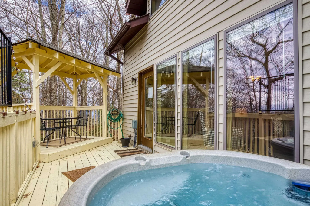 Mtn Chalet w Pool-hot Tub-gym-game Room-sauna