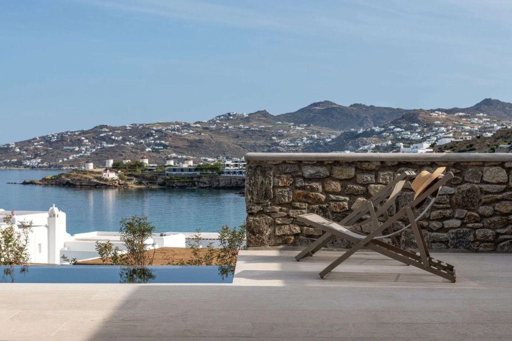 Bonzoe Suites & Villas