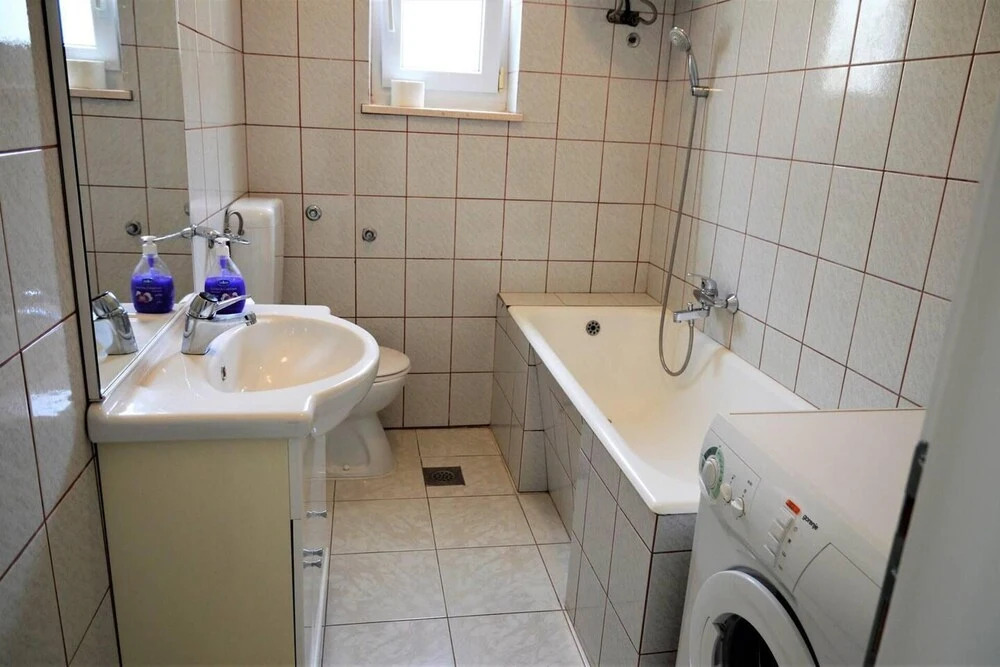 Stunning 2-bed Apartment in Okrug Gornji