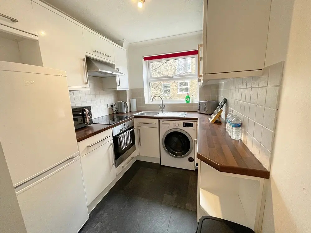 The Aviator Apartment - Farnborough - Allocated Parking, WI-FI & Self Check-in