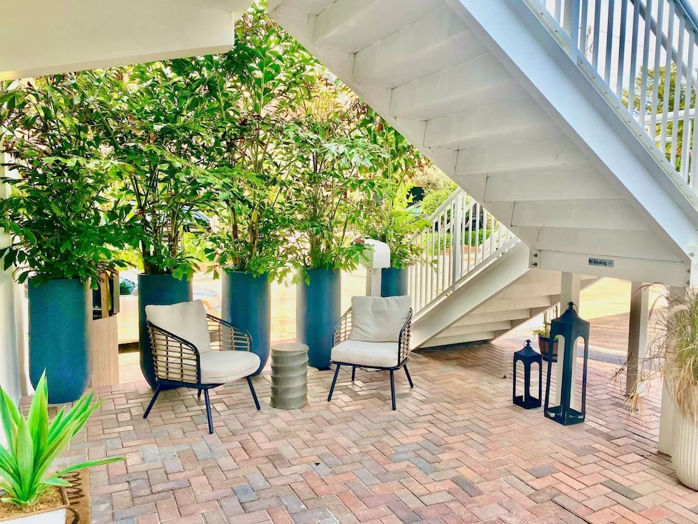 Southwinds 6 for 3 Just Steps From the Beach