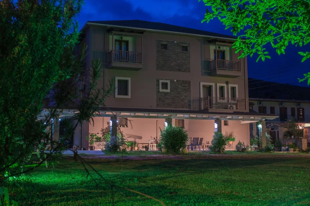 Akrolimnion Hotel