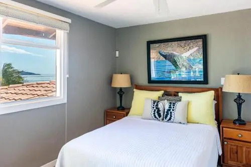 Luxury 4-bedroom home a short walk from the beach