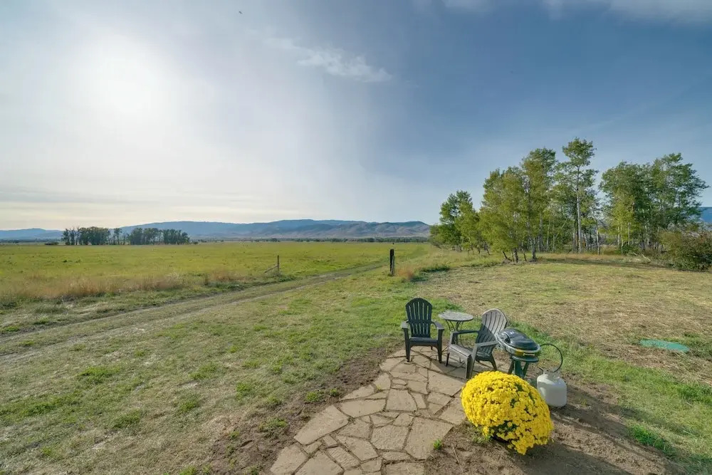 Beautiful Ranch Cottage - 45 Mi to Yellowstone NP!