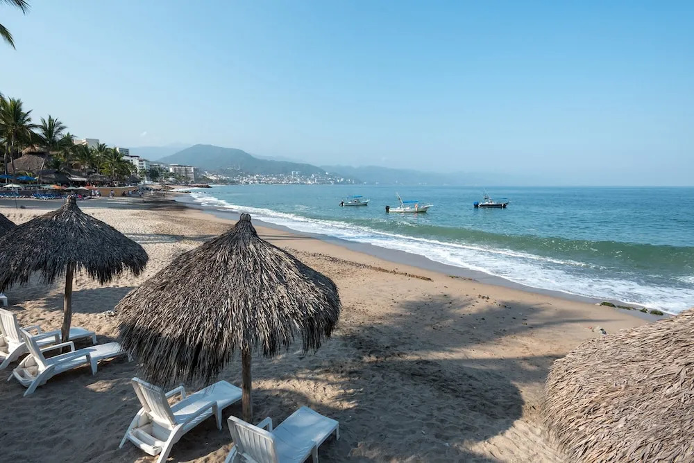 Villa Facing the Beach in a Large Terrace 7 Pools, Tennis Courts, 247 Security