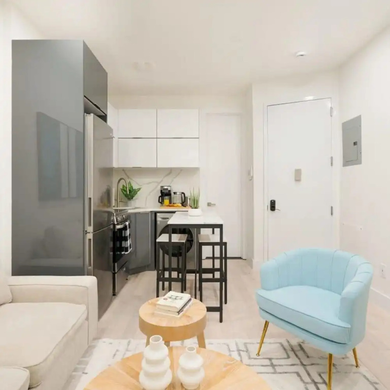 317-2a Sleek Modern 1Br UES W D